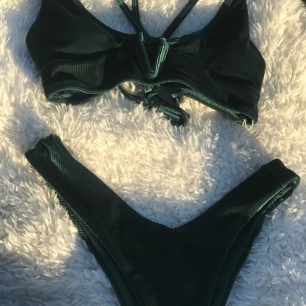 Bathing suits - Picture 4 of 5